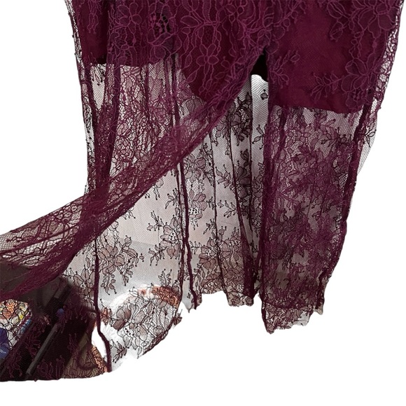 Urban Outfitters UO Real Love Lace Dress with Slit Plum Burgundy-NWT-Size Large - Picture 3 of 12